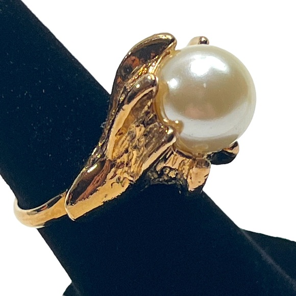 VINTAGE 1950s JUDY LEE Faux Pearl Gold tone Cocktail Ring - Picture 11 of 16